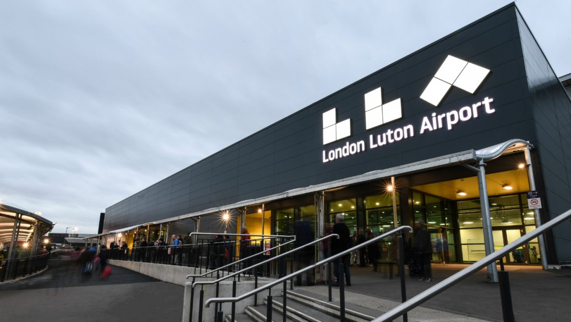 luton lotnisko terminal