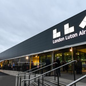 luton lotnisko terminal